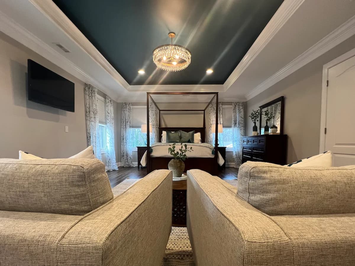 A beautifully finished room with perfect trim